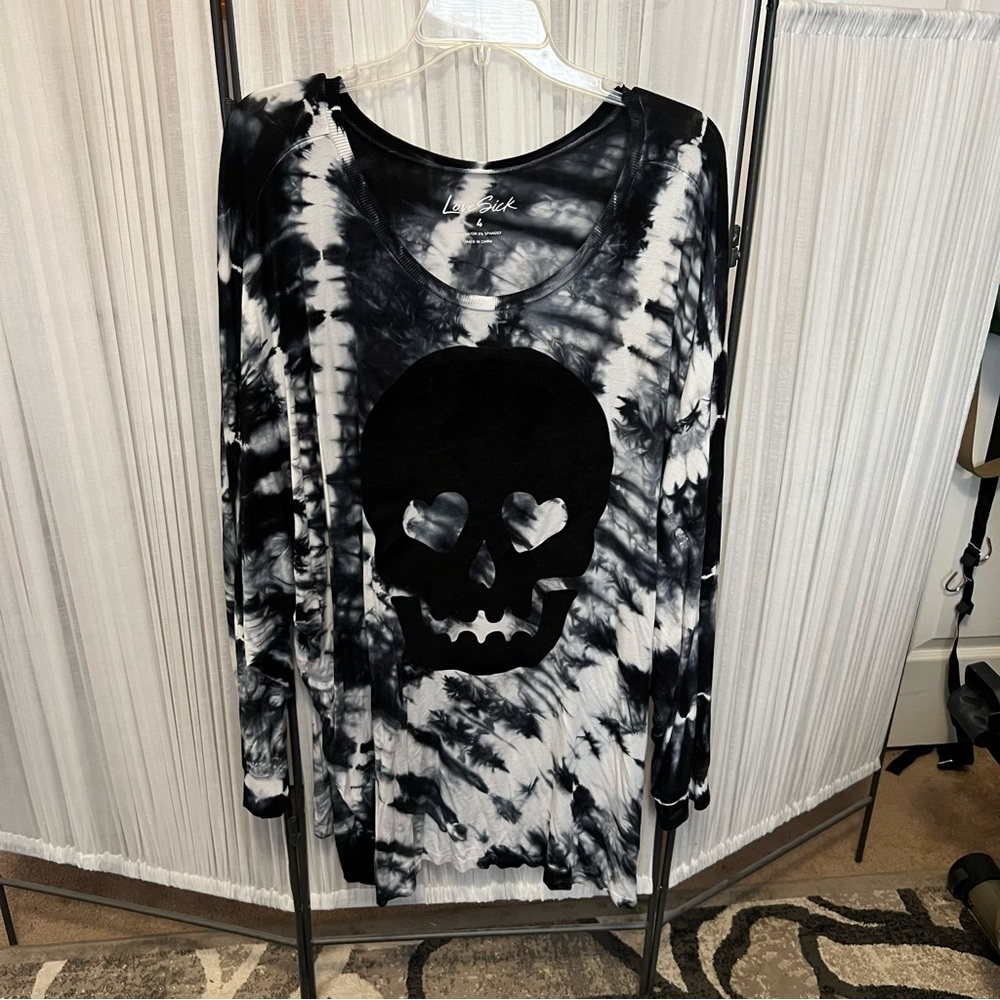 Lovesick skull long sleeve shirt
